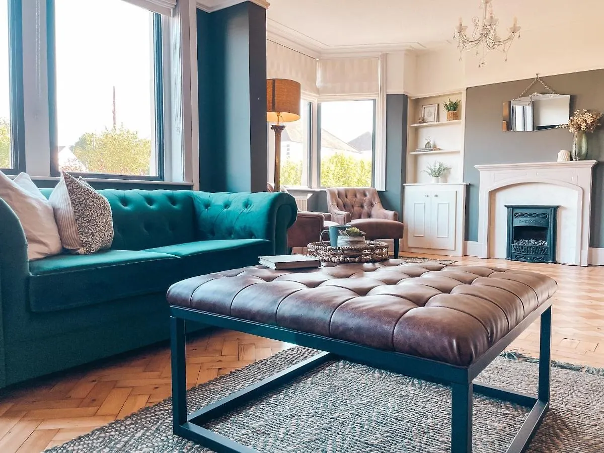 Ty Fry Gardens Villa Cardiff Holiday home