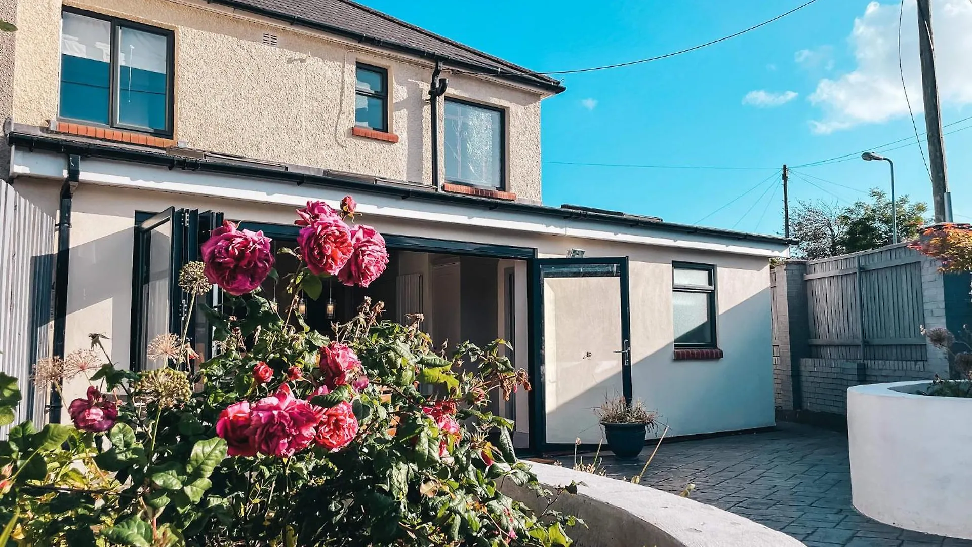 Ty Fry Gardens Villa Cardiff